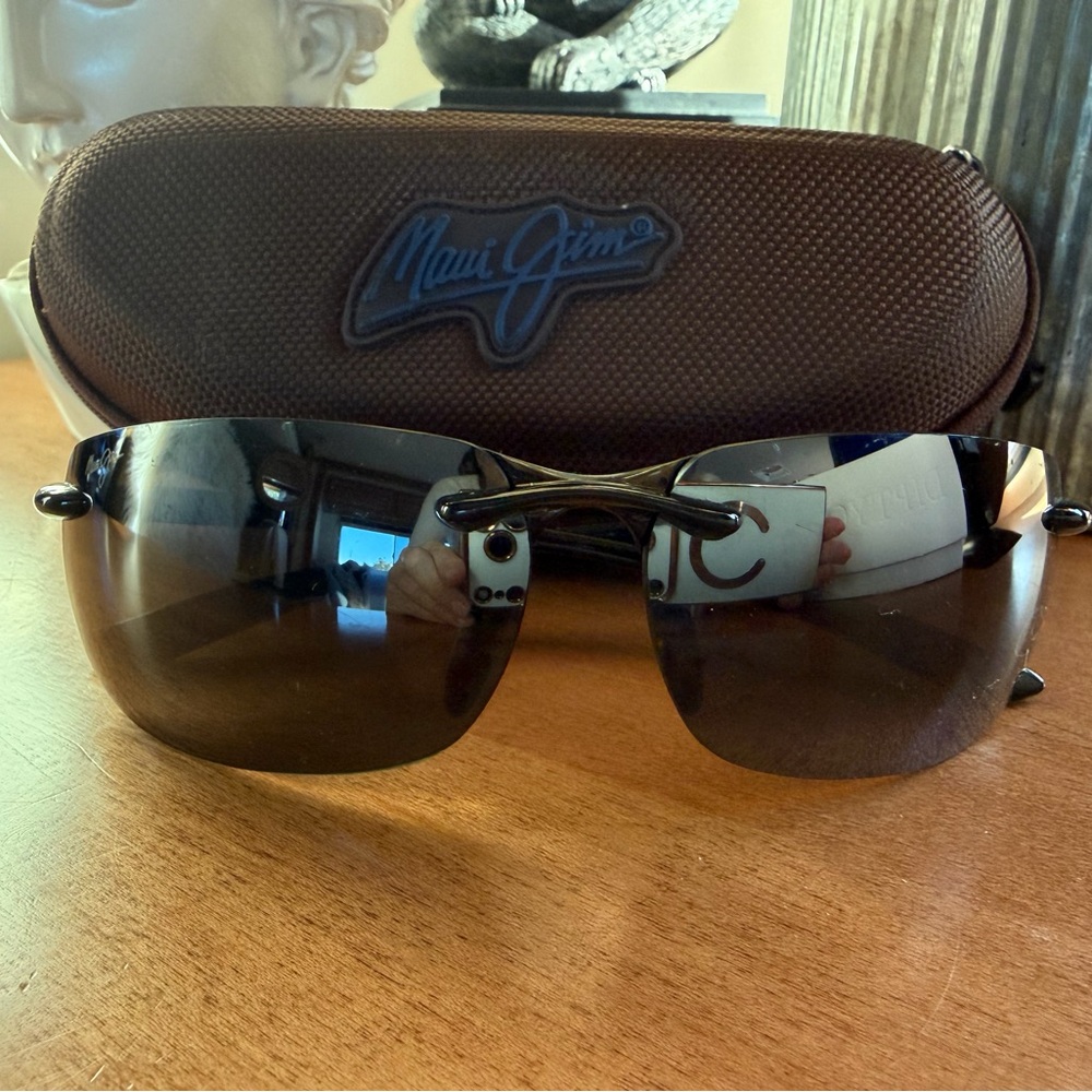 Maui Jim Sport Banyan polarized Black Sunglasses with zipper Case